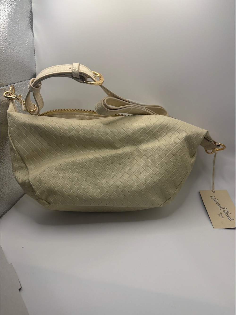 Universal Thread Off-White Textured Shoulder Bag